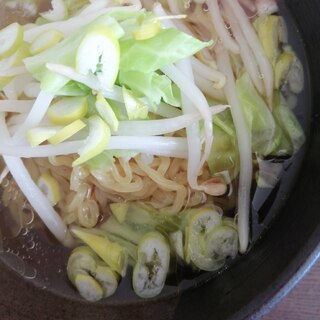 ほんのりニンニク香る♡茹で野菜塩ラーメン